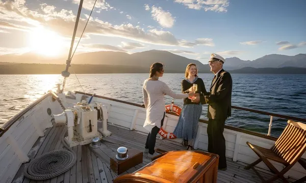 Te Anau historic cruise & walk