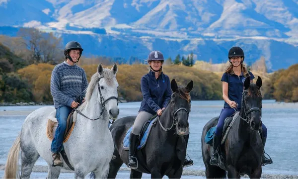1 hour Shotover River Horse Riding Tour