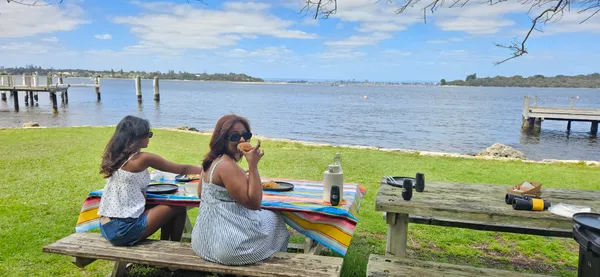 Swan River & Perth Coast Tour with Picnic & Wine - Half Day