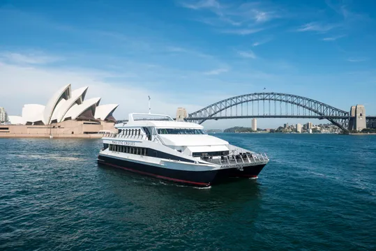 Sydney Sightseeing Lunch Cruise with Deluxe Buffet