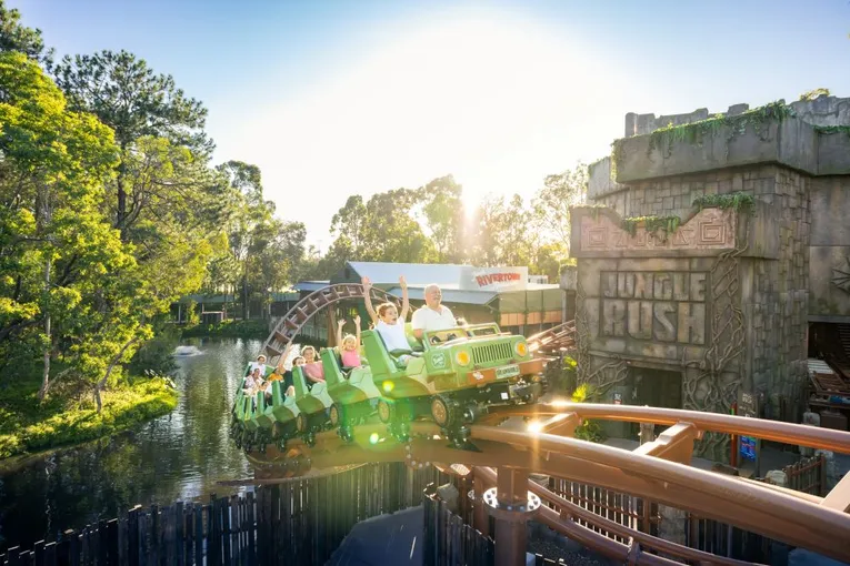 5 Day Dreamworld, WhiteWater World, SkyPoint Pass | Experience Oz