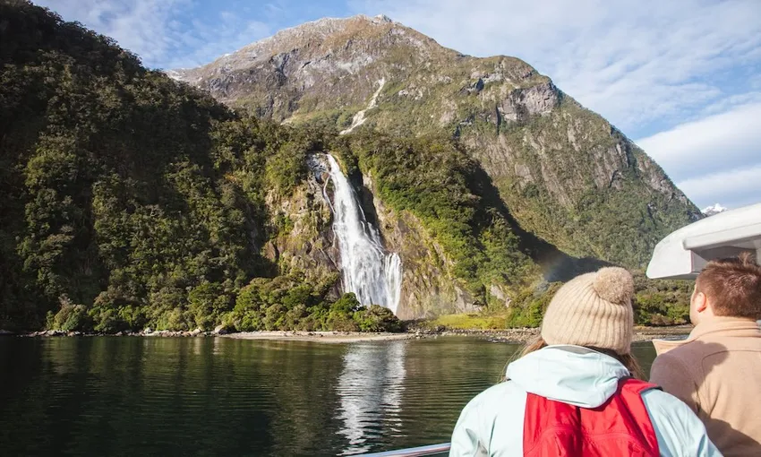 Milford Sound Coach & Cruise - BBQ Bus | Everything New Zealand