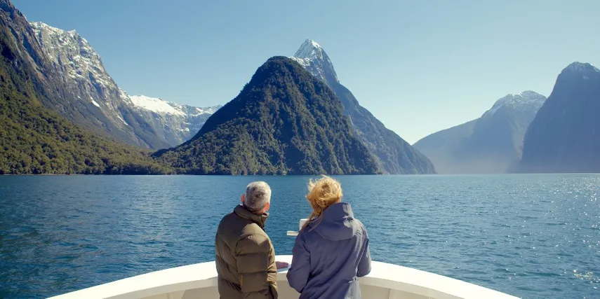 Milford Sound Coach & Cruise - BBQ Bus | Everything New Zealand