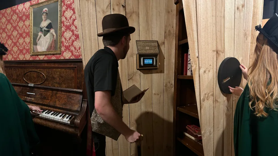 Gold Heist In The Gold Rush Escape Room Queenstown | Everything New Zealand-4