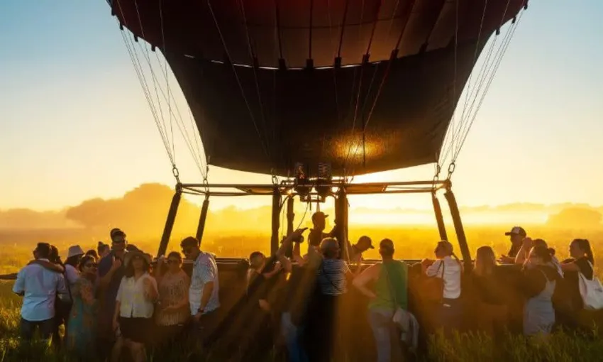 Gold Coast Hot Air Balloon with Winery Breakfast | Experience Oz