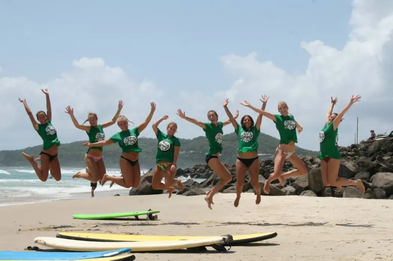 Byron Bay Group Surf Lesson - 2.5 Hours | Experience Oz