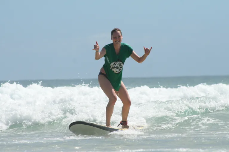 Byron Bay Group Surf Lesson - 2.5 Hours | Experience Oz
