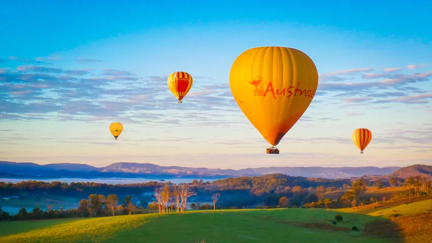 Hot Air Balloon Flight, Drink & 5 Star Breakfast | Experience Oz