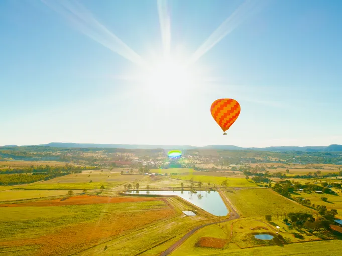 Hot Air Balloon Flight, Drink & 5 Star Breakfast | Experience Oz