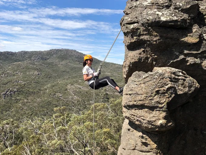 Grampians Abseiling & Rock Traversing Experience | Experience Oz