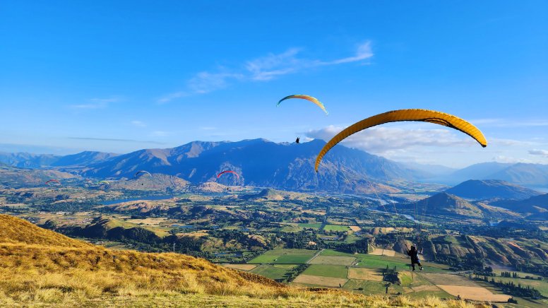 Tandem Paragliding 3,600ft, 1 Hour - Wanaka