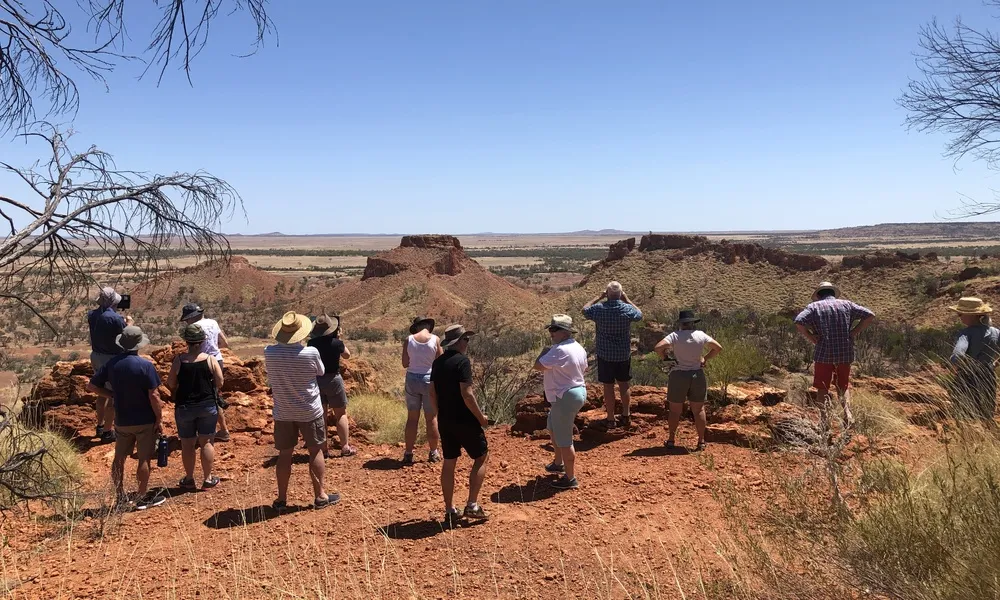 Dinosaur Stampede & Carisbrooke Station Tour - Full Day