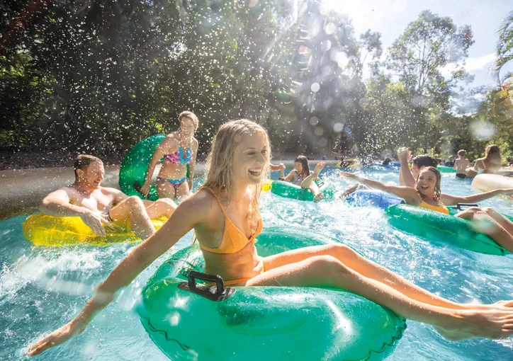 3 Day Pass Gold Coast Movie World, Sea World & Wet'n'Wild | Experience Oz