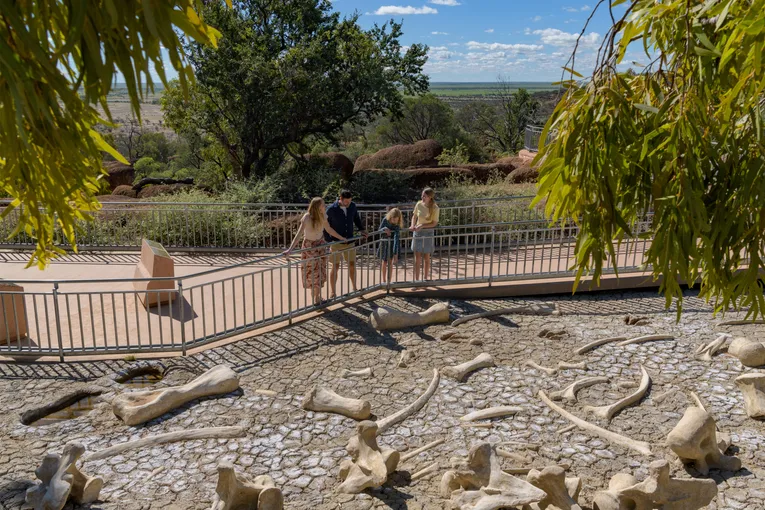 Ultimate Dinosaur Tour with Lab & Canyon Access | Experience Oz
