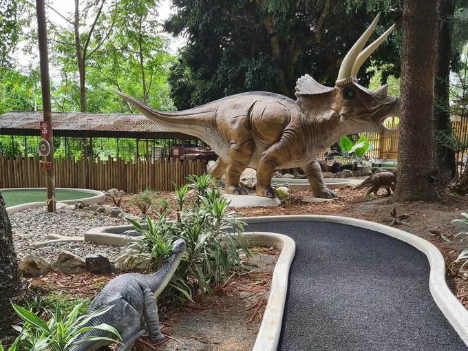Yeppoon Dinosaur Mini Golf - 18 Holes | Experience OZ