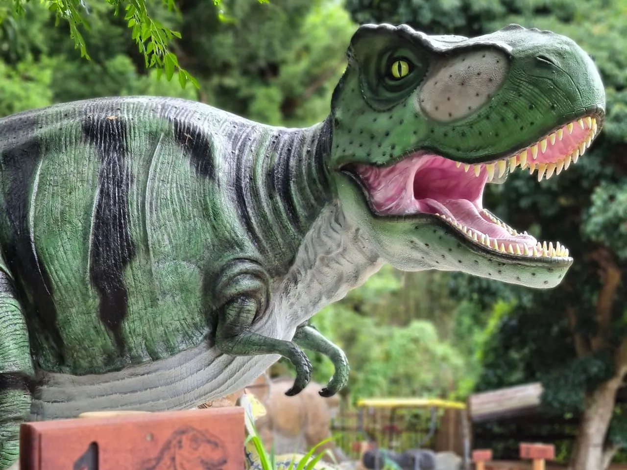 Yeppoon Dinosaur Mini Golf - 18 Holes | Experience OZ-4