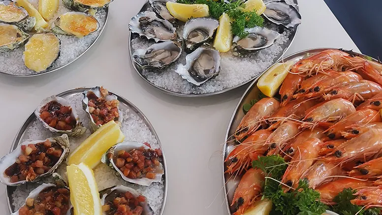 Mooloolaba Seafood Lunch Cruise - 90 Minutes | Experience Oz-10