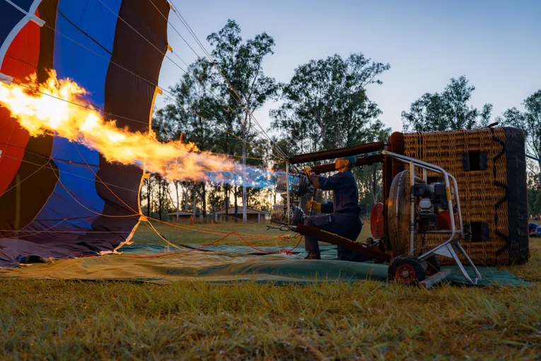 Sunrise Hot Air Balloon Ride & Breakfast | Experience Oz