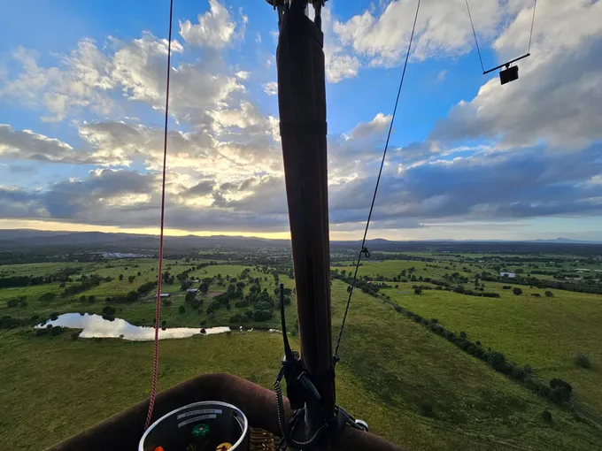 Sunrise Hot Air Balloon Ride & Breakfast | Experience Oz