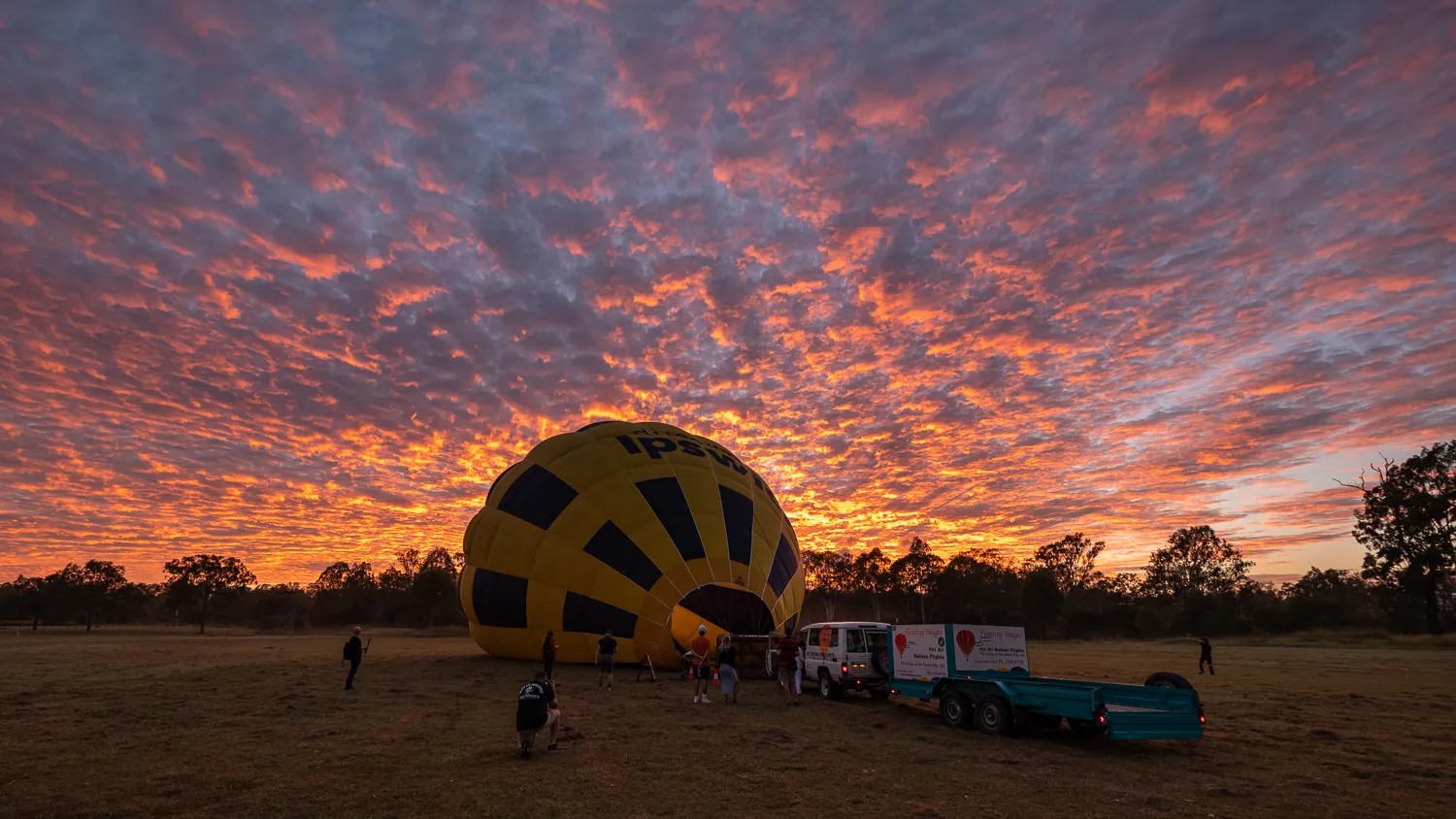 Sunrise Hot Air Balloon Ride & Breakfast | Experience Oz-5