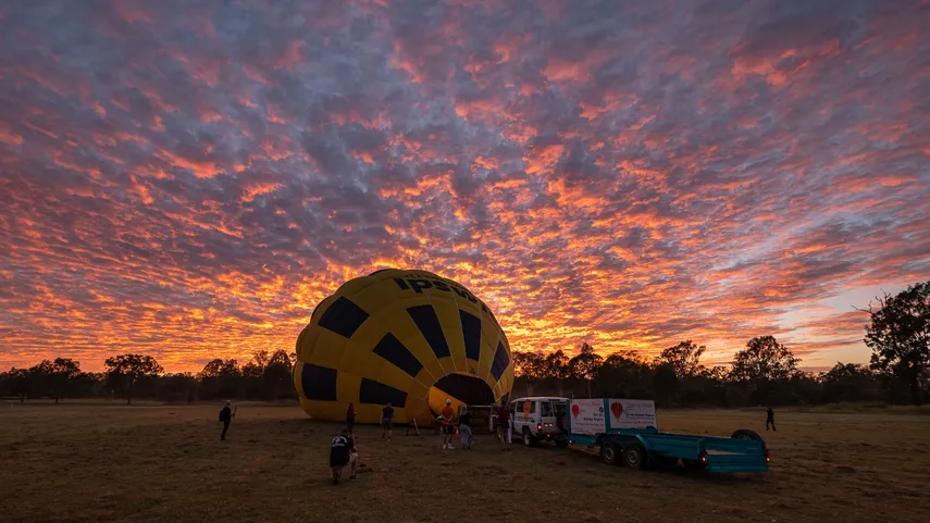 Sunrise Hot Air Balloon Ride & Breakfast | Experience Oz