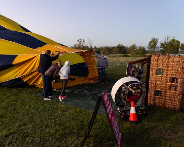 Sunrise Hot Air Balloon Ride & Breakfast | Experience Oz