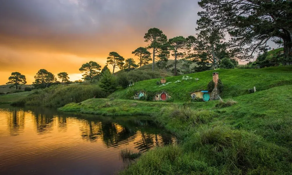 Hobbiton Movie Set Tour from Auckland | Everything New Zealand-4
