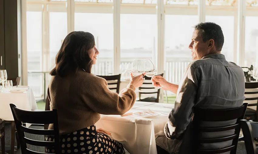 Glenelg Steak & Wine Dinner with Dessert - For 2 | Experience Oz