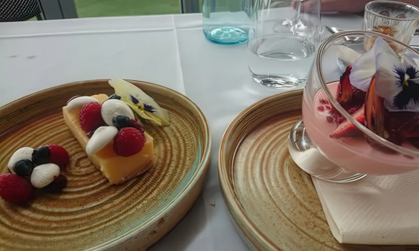 Glenelg Steak & Wine Dinner with Dessert - For 2 | Experience Oz