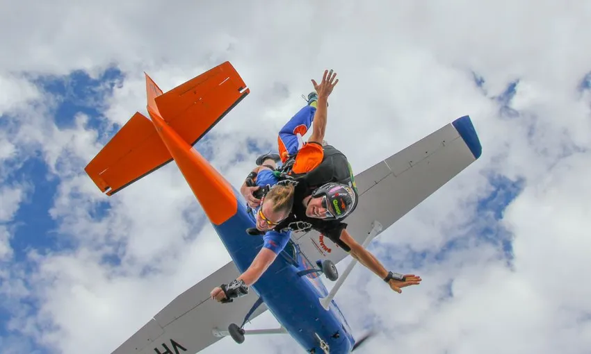Langhorne Creek Tandem Skydive - Up to 15,000ft | Experience Oz