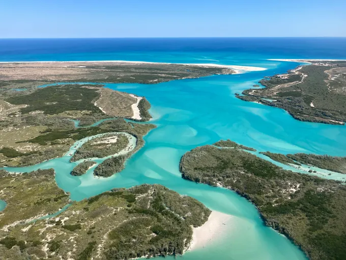 Pearls and Coast Scenic Flight & Pearl Farm Tour