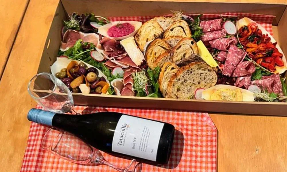  Darwin Gourmet Picnic Pack with Wine - For 2 | Experience Oz-5