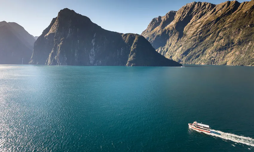 Milford Sound Tour and Cruise with Picnic Lunch | Experience Oz