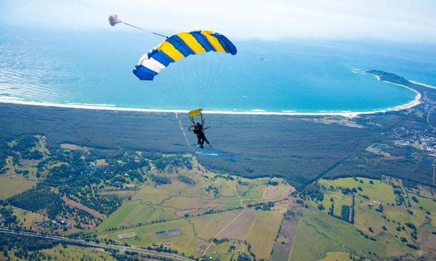 Byron Bay Tandem Skydiving - Book Now | Experience Oz
