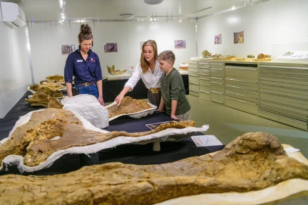 Eromanga Australian Dinosaur Giants Museum Tour | Experience Oz-3