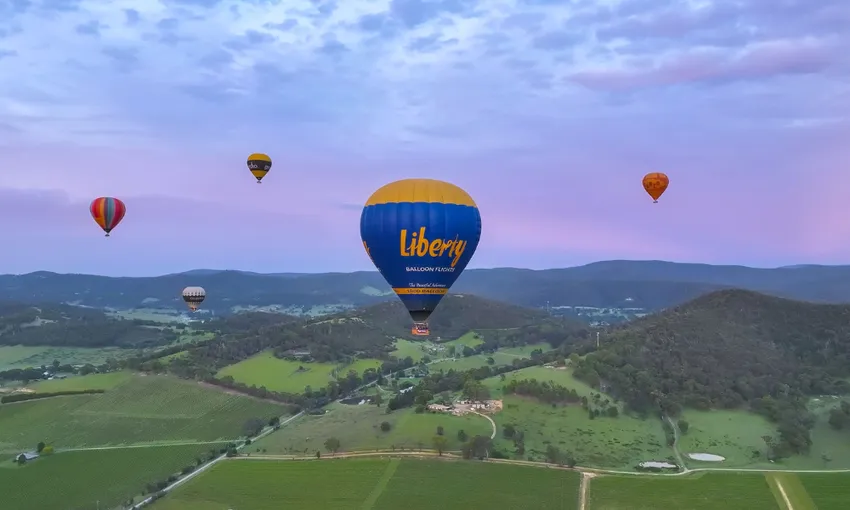 Yarra Valley Sunrise Hot Air Balloon Flight & Breakfast