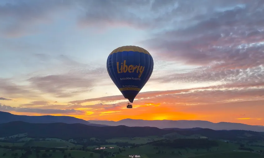Yarra Valley Sunrise Hot Air Balloon Flight & Breakfast