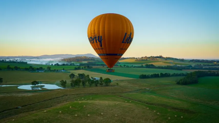 Yarra Valley Sunrise Hot Air Balloon Flight & Breakfast