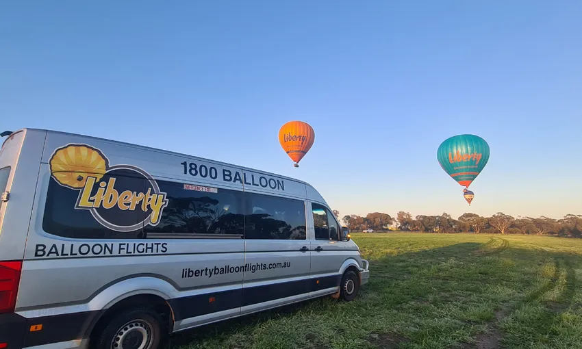 Ballooning in Yarra Valley INCLUDES Melbourne City Transfer and Breakfast