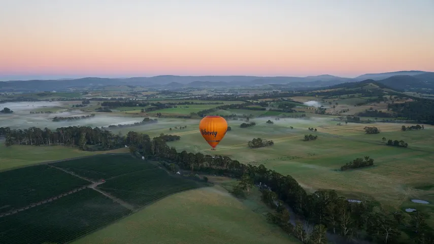 Ballooning in Yarra Valley INCLUDES Melbourne City Transfer and Breakfast