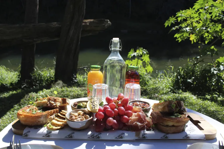Historic Rivermill Picnic - 3 Hours - For 2 | Experience Oz