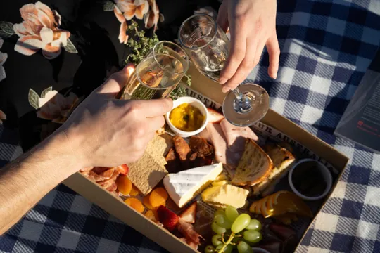 Brisbane New Farm Park Picnic with Wine - For 2