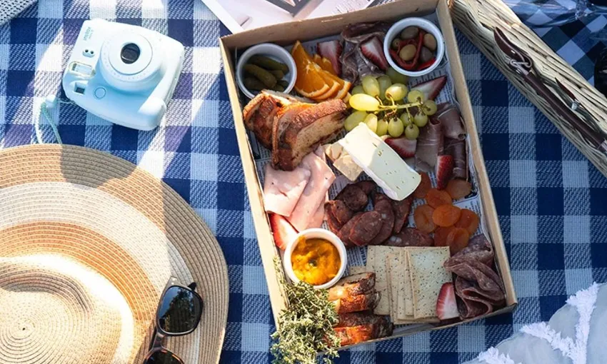 Brisbane New Farm Park Picnic with Wine - For 2 | Experience Oz