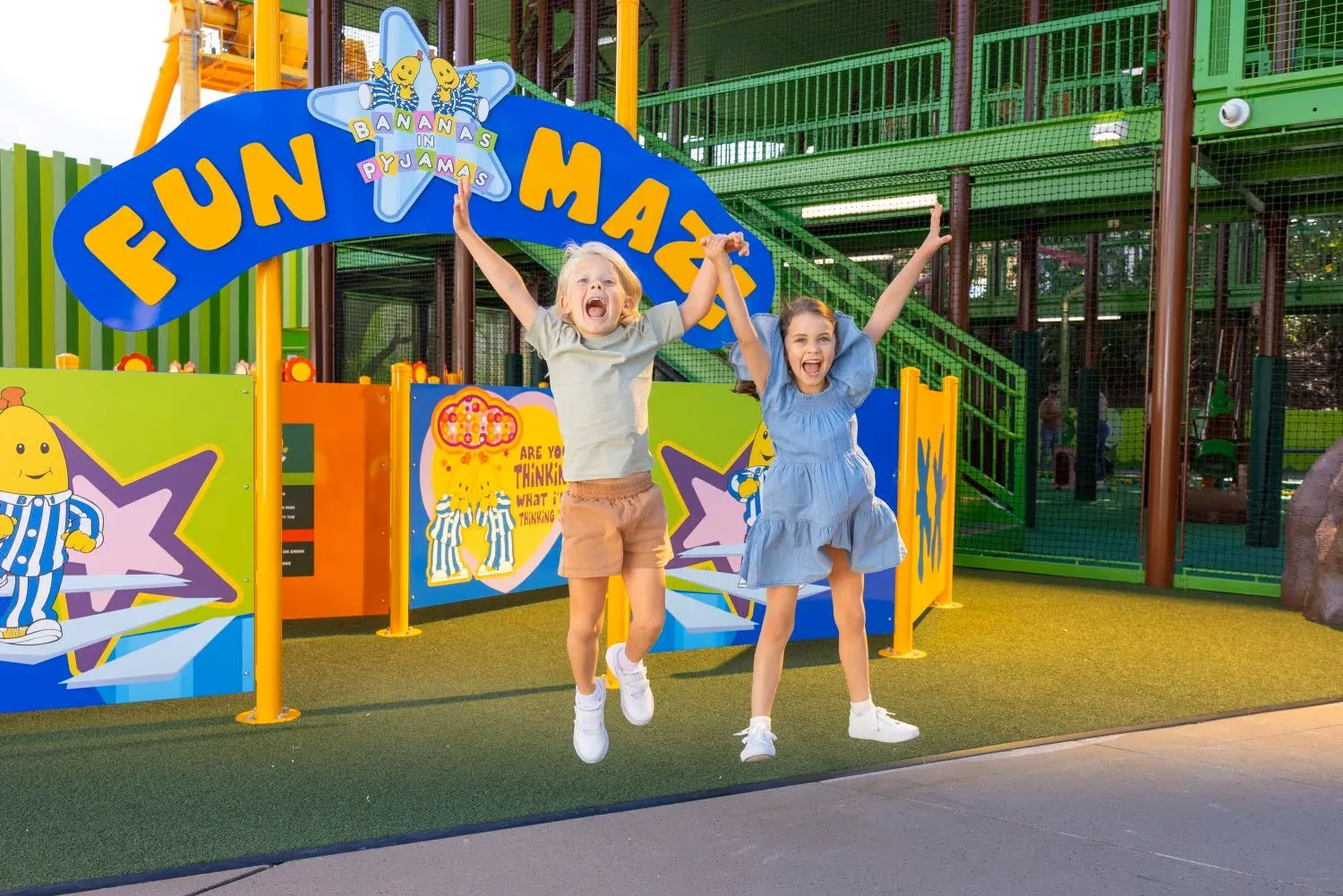 Buy 3 Get 1 Free Mega Deal - 2 Day Pass Dreamworld, WhiteWater World & SkyPoint | Experience Oz-13