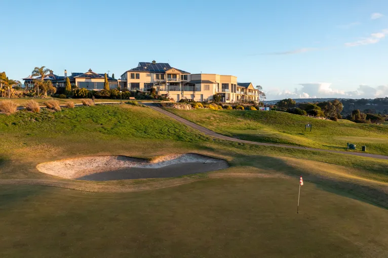 18 Hole Golf with Buggy and Drinks - Victor Harbor - For 2