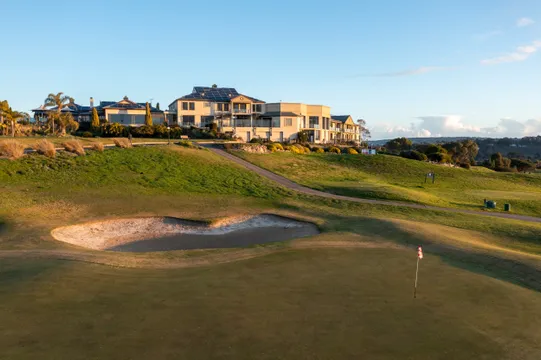 18 Hole Golf with Buggy and Drinks - Victor Harbor - For 2