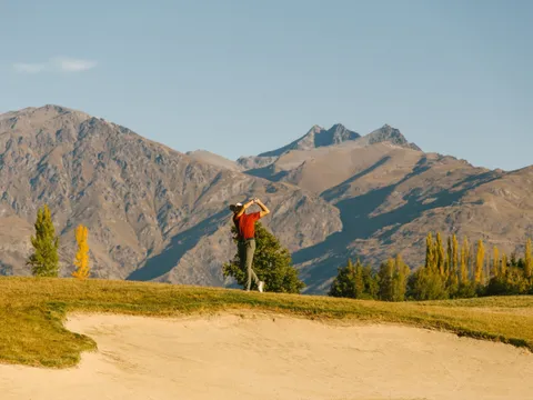 Arrowtown Golf & Central Otago Wine Tour with Lunch