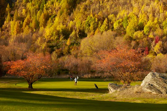 Arrowtown Golf & Central Otago Wine Tour with Lunch