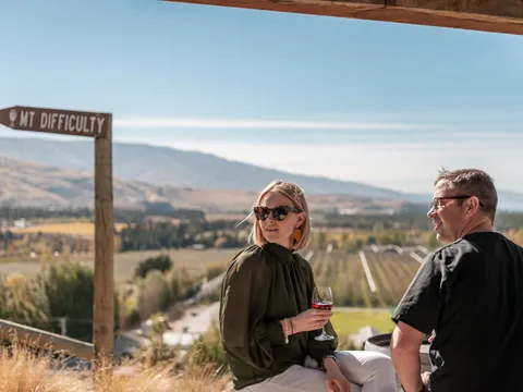 Arrowtown Golf & Central Otago Wine Tour with Lunch