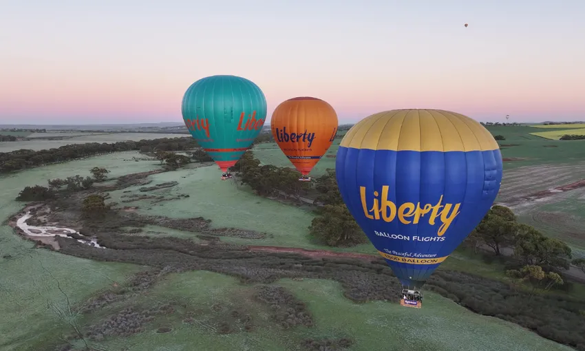 Hot Air Balloon Flight & Breakfast over the Avon Valley | Experience Oz